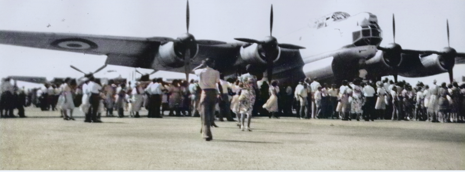 Locals inspecting the Mosquito during RAAF Recruiting Visit to Mackay – March 1953